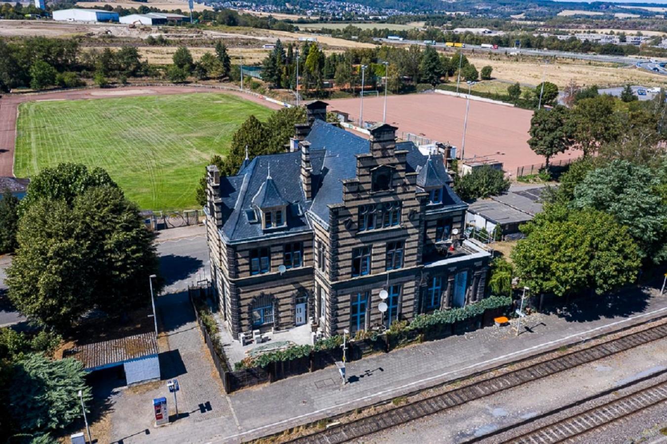 Wohnen Wie Im Schloss - Alter Bahnhof Von Kruft Bagian luar foto